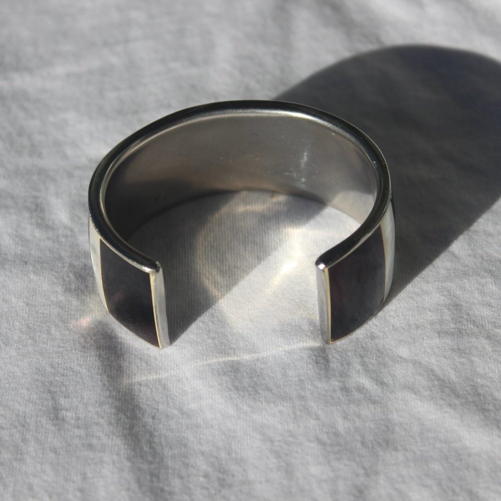 Shell Cuff Bracelet - Picture 3 of 4